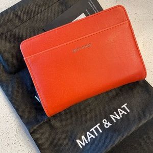 WEBBER (small) Matt & Nat Vegan and Cruelty Free wallet in CARDINAL with dustbag